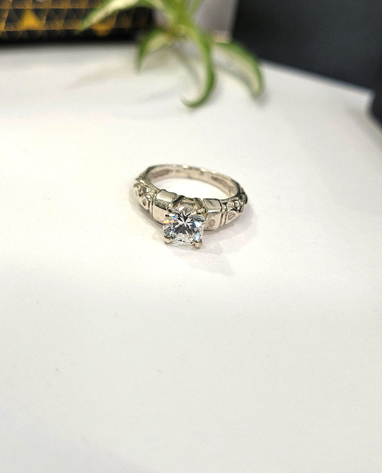 A Classy Ring With Round Shape Center Stone