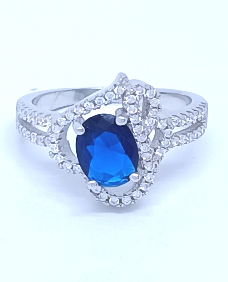 A Classic and Beautiful Ring for Trendy Girls in 925 Sterling Silver with Beautiful Cubic Zircon Stones