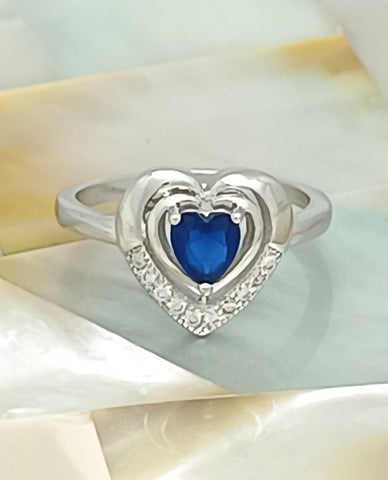 Stylish and Beautiful 925 Sterling Silver Ring with Heart Shape Center Stone