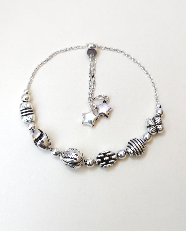 A Trendy Cable Chain Bracelet With Different Kind of Beads