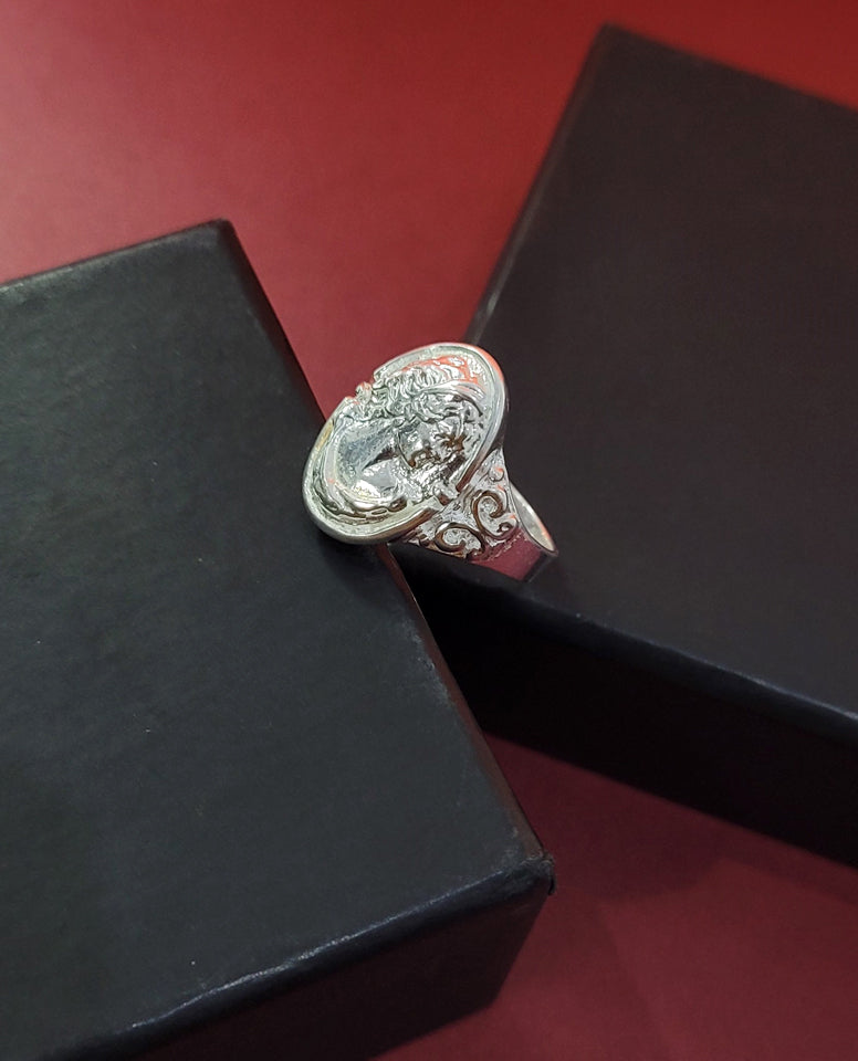 Pretty Ring For Pretty Women