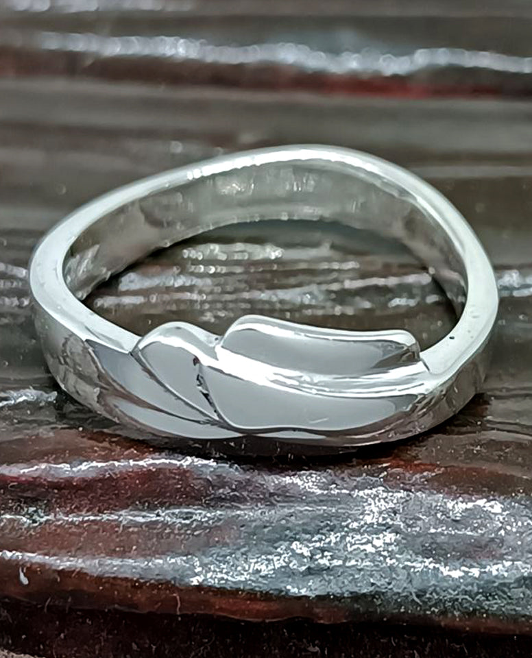 An Alluring Style Band Ring with 925 Sterling Silver for Her with Every Occasion