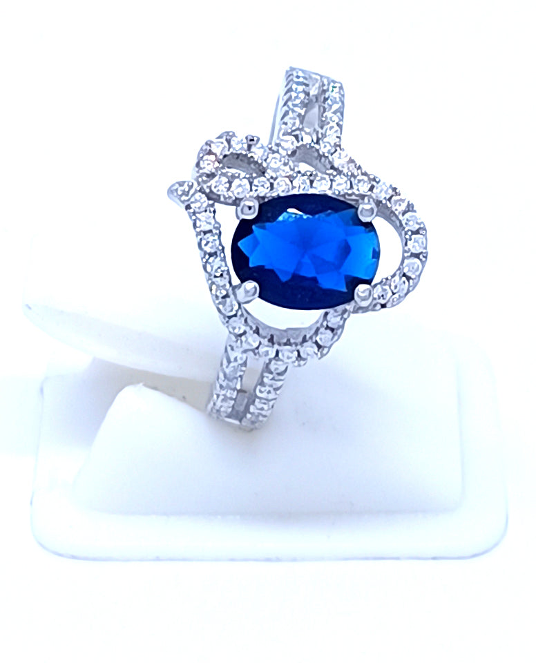 A Classic and Beautiful Ring for Trendy Girls in 925 Sterling Silver with Beautiful Cubic Zircon Stones