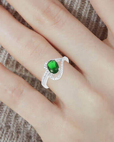 A Classic Halo Ring for Trendy Girls in 925 Sterling Silver with Beautiful Cubic Zircon Stones