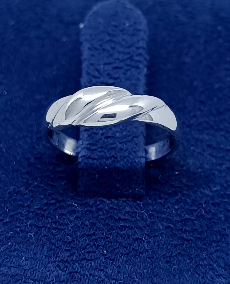 Simple and Beautifully Designed Authentic 925 Sterling Silver Rhodium Plated High Polish Finish Ring