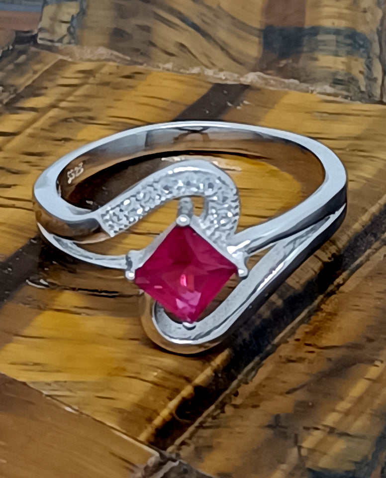 Stylish and Beautiful Authentic 925 Sterling Silver Ring for Her with Round Shape Center Stone