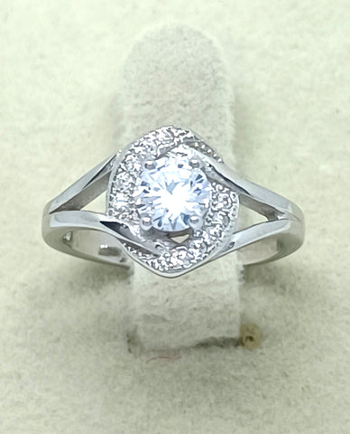 A Beautiful Style Ring with 925 Sterling Silver for Her with Every Occasion