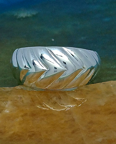 A Beautiful Ring for Trendy Girls in 925 Sterling Silver with Beautiful Design Which Suits on Every Hand