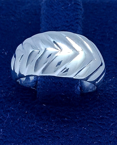 A Beautiful Ring for Trendy Girls in 925 Sterling Silver with Beautiful Design Which Suits on Every Hand
