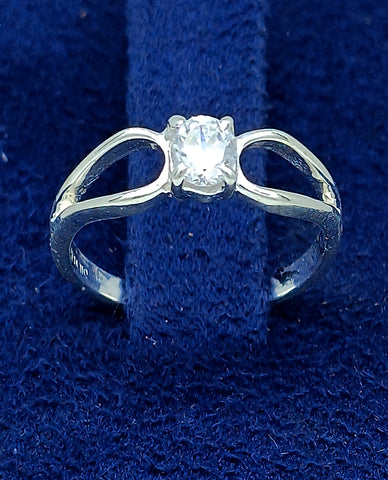 An Infinity Knot Style Ring with 925 Sterling Silver for Her