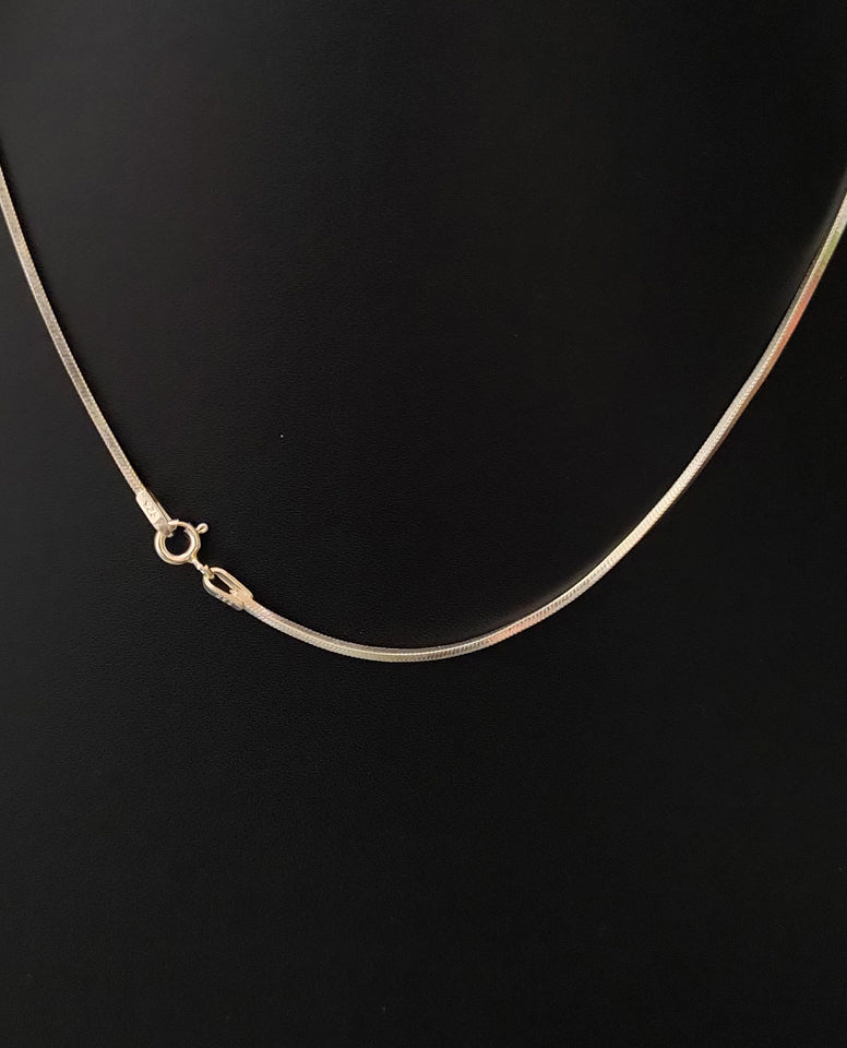 A Herringbone Snake Chain With Spring-ring Clasp in 925 Sterling Silver