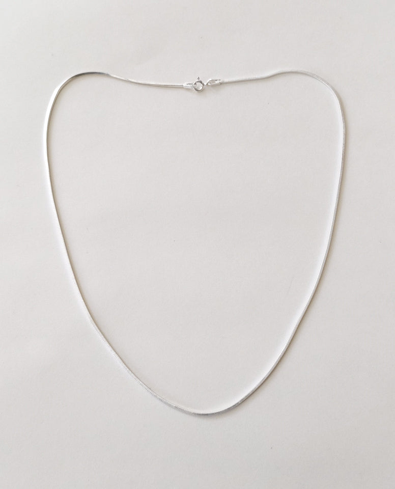 A Herringbone Snake Chain With Spring-ring Clasp in 925 Sterling Silver